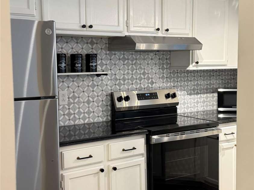 2520 Stradbrook Drive, Charlotte, NC 28210.  MLS# CAR4323264, YatesRealty ID 380. 