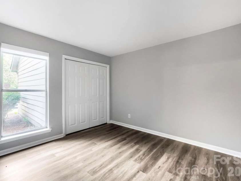 2520 Stradbrook Drive, Charlotte, NC 28210.  MLS# CAR4396722, YatesRealty ID 380. Double-door closets and a bright window make this versatile second bedroom both functional and inviting. Easy access to the hallway bath adds to the everyday convenience.