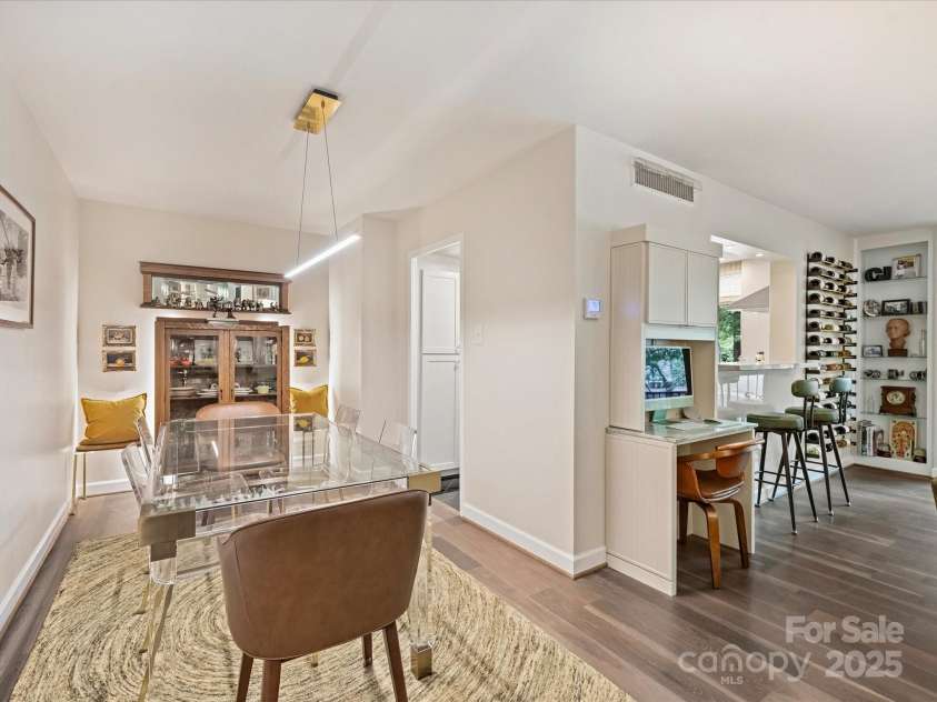 1300 Queens Road, Charlotte, NC 28207.  MLS# CAR4283635, YatesRealty ID 3800. Dining Area