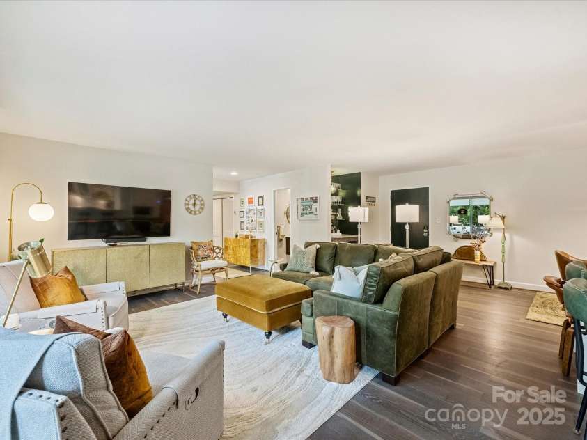 1300 Queens Road, Charlotte, NC 28207.  MLS# CAR4283635, YatesRealty ID 3800. Living Room, Hall Bath, Storage Closet
