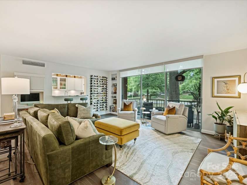 1300 Queens Road, Charlotte, NC 28207.  MLS# CAR4283635, YatesRealty ID 3800. Living Room with Kitchen Bar, Remote Shades