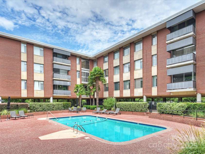 1300 Queens Road, Charlotte, NC 28207.  MLS# CAR4283635, YatesRealty ID 3800. Outdoor Community Pool