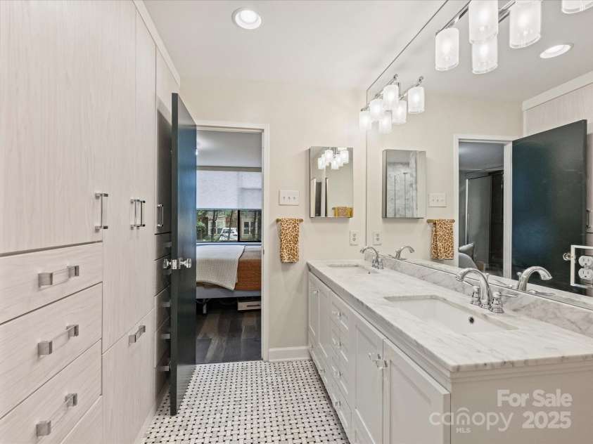 1300 Queens Road, Charlotte, NC 28207.  MLS# CAR4283635, YatesRealty ID 3800. Primary Bathroom with Additional Custom Cabinetry