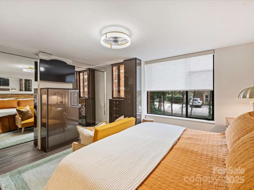 1300 Queens Road, Charlotte, NC 28207.  MLS# CAR4283635, YatesRealty ID 3800. Primary Bedroom on Side of Building, Mirrored Closet Doors with Lights