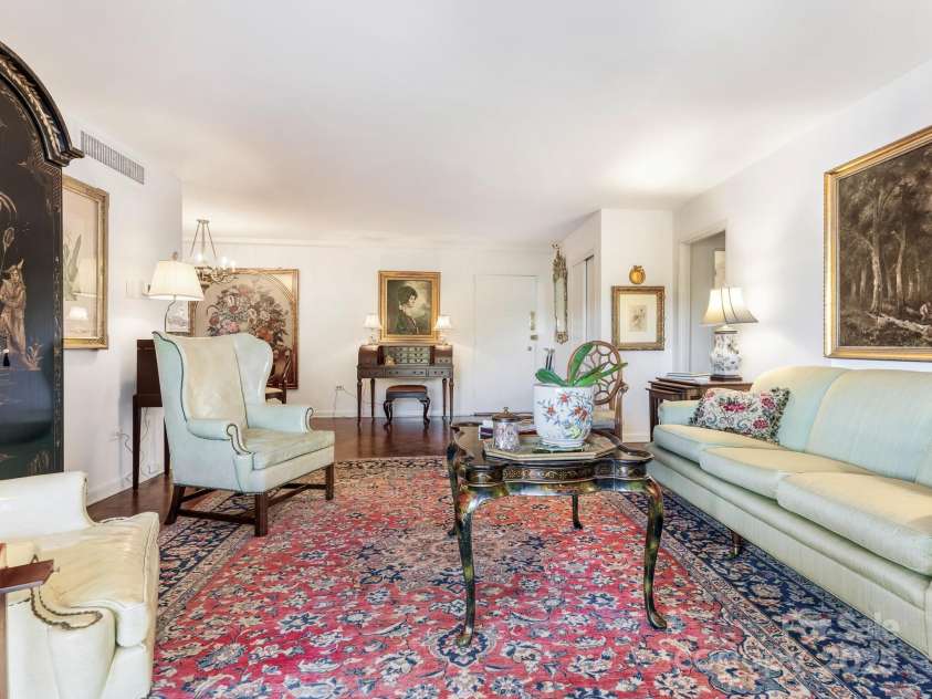 1300 Queens Road, Charlotte, NC 28207.  MLS# CAR4314374, YatesRealty ID 3800. 