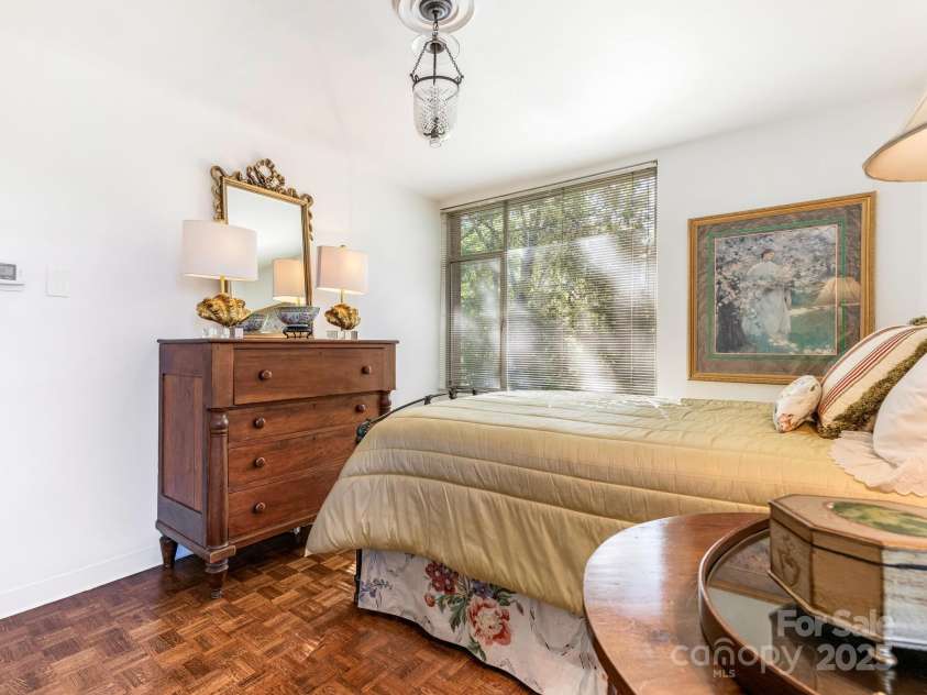 1300 Queens Road, Charlotte, NC 28207.  MLS# CAR4314374, YatesRealty ID 3800. 