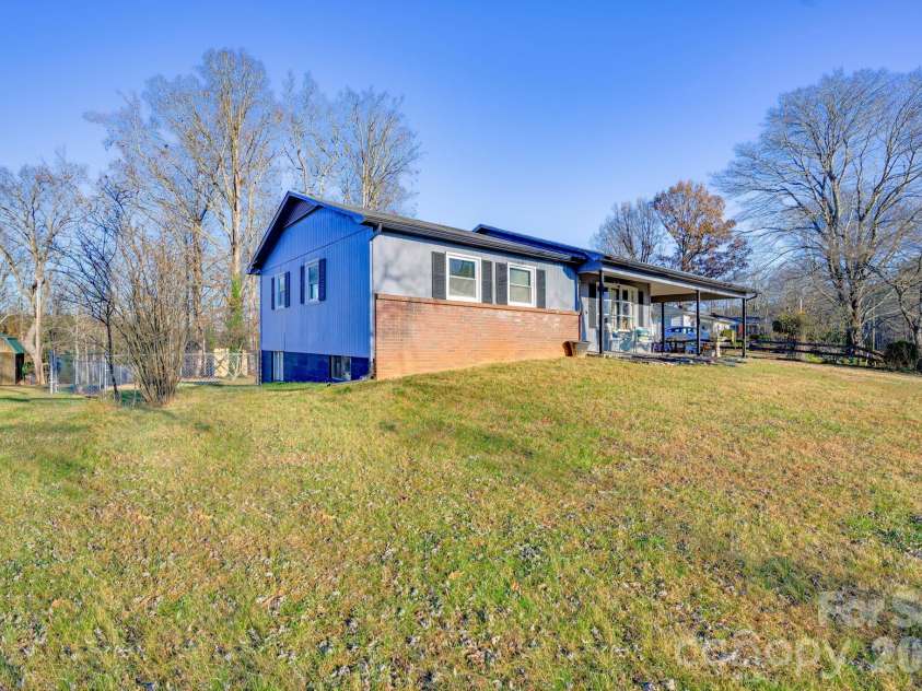 297 Amelia Drive, Marion, NC 28752.  MLS# CAR4327844, YatesRealty ID 3800. 