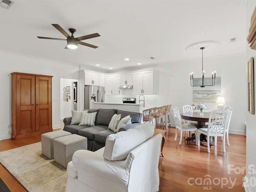 4613 Dabney Vigor Drive, Charlotte, NC 28209.  MLS# CAR4386570, YatesRealty ID 38001. 