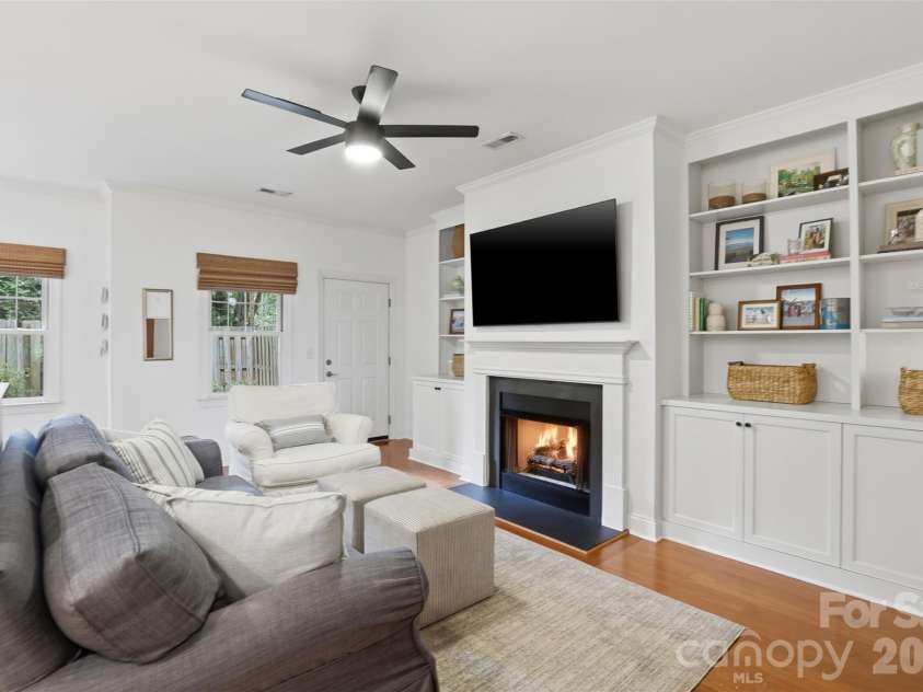 4613 Dabney Vigor Drive, Charlotte, NC 28209.  MLS# CAR4386570, YatesRealty ID 38001. 