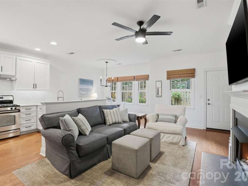 4613 Dabney Vigor Drive, Charlotte, NC 28209.  MLS# CAR4386570, YatesRealty ID 38001. 