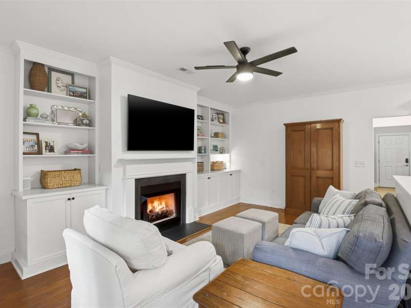 4613 Dabney Vigor Drive, Charlotte, NC 28209.  MLS# CAR4386570, YatesRealty ID 38001. 