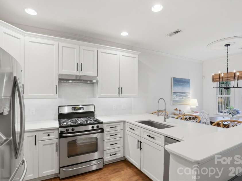 4613 Dabney Vigor Drive, Charlotte, NC 28209.  MLS# CAR4386570, YatesRealty ID 38001. 