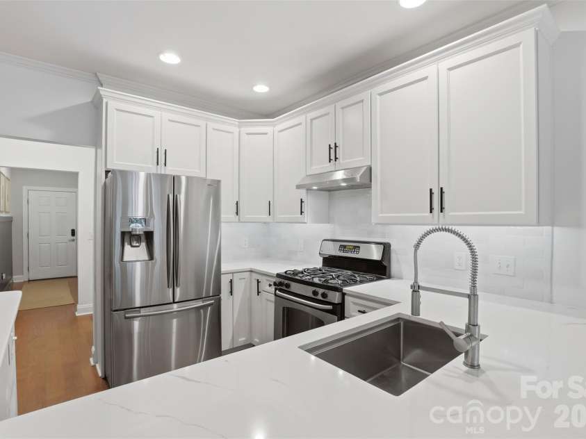 4613 Dabney Vigor Drive, Charlotte, NC 28209.  MLS# CAR4386570, YatesRealty ID 38001. 