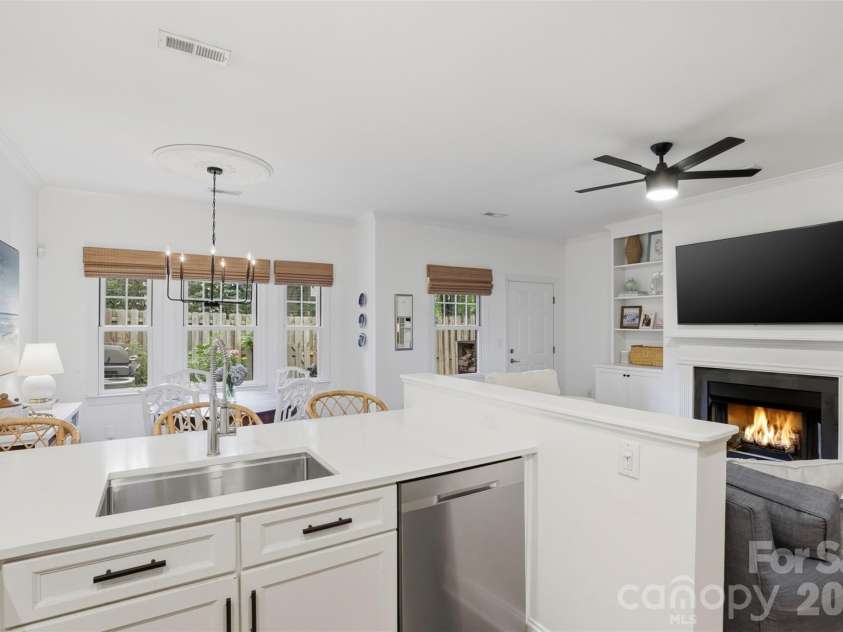 4613 Dabney Vigor Drive, Charlotte, NC 28209.  MLS# CAR4386570, YatesRealty ID 38001. 