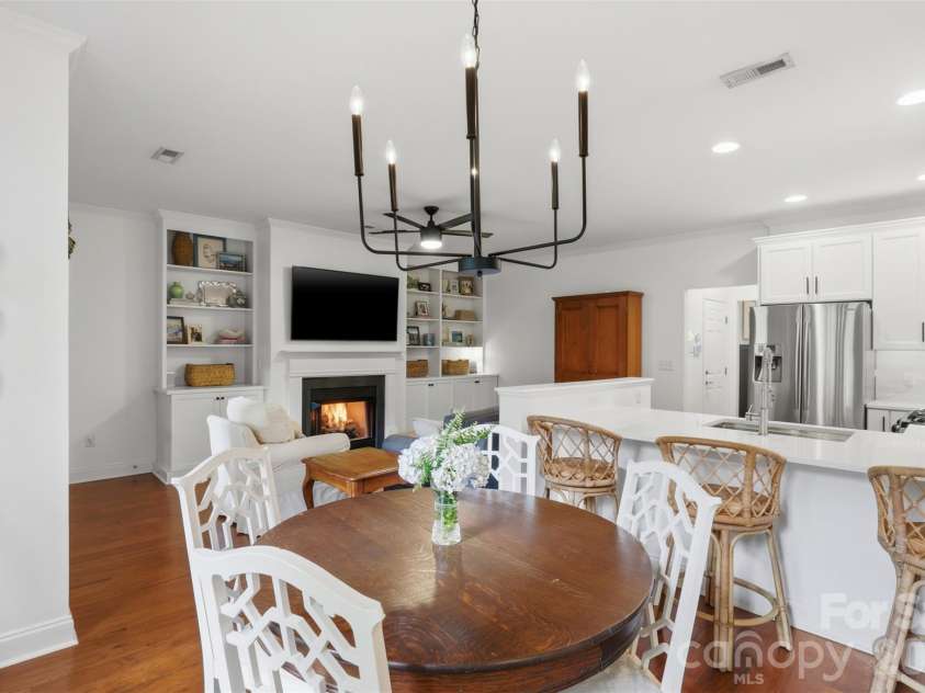 4613 Dabney Vigor Drive, Charlotte, NC 28209.  MLS# CAR4386570, YatesRealty ID 38001. 