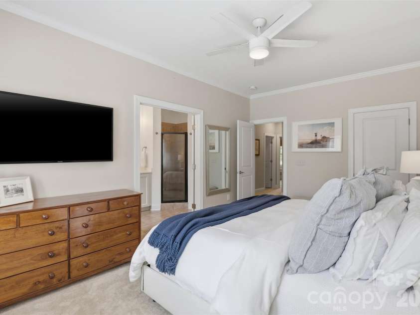 4613 Dabney Vigor Drive, Charlotte, NC 28209.  MLS# CAR4386570, YatesRealty ID 38001. 