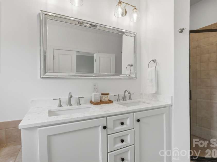 4613 Dabney Vigor Drive, Charlotte, NC 28209.  MLS# CAR4386570, YatesRealty ID 38001. 