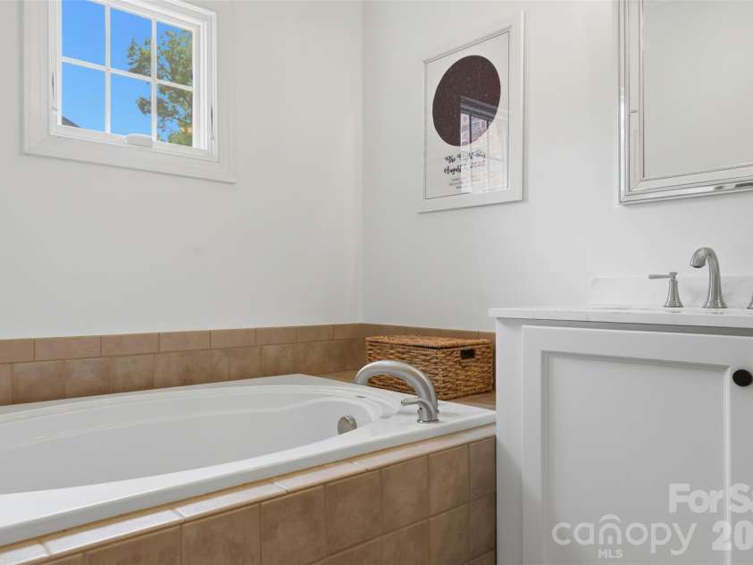 4613 Dabney Vigor Drive, Charlotte, NC 28209.  MLS# CAR4386570, YatesRealty ID 38001. 