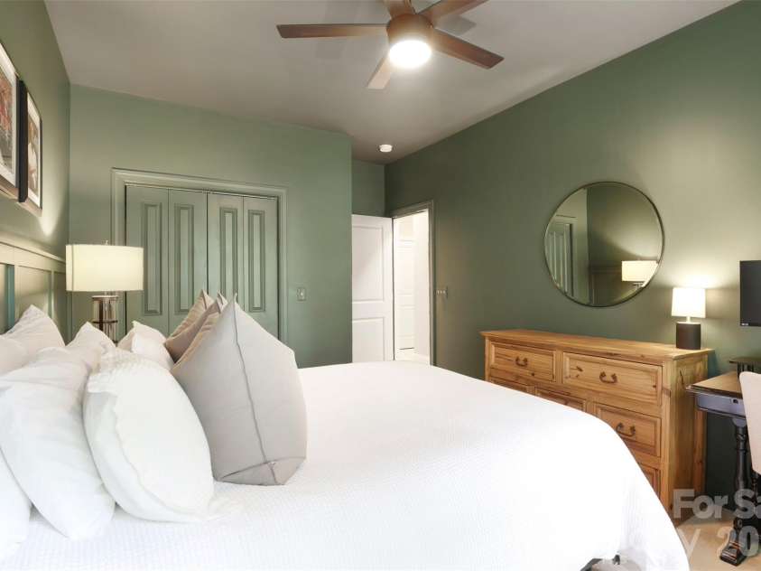 4613 Dabney Vigor Drive, Charlotte, NC 28209.  MLS# CAR4386570, YatesRealty ID 38001. 