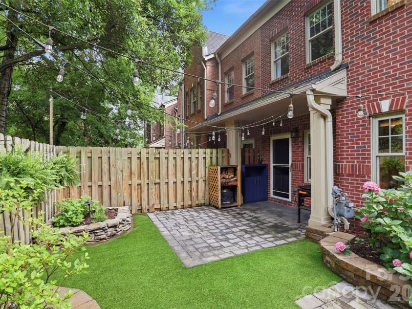 4613 Dabney Vigor Drive, Charlotte, NC 28209.  MLS# CAR4386570, YatesRealty ID 38001. 
