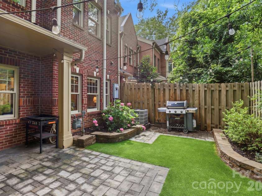 4613 Dabney Vigor Drive, Charlotte, NC 28209.  MLS# CAR4386570, YatesRealty ID 38001. 
