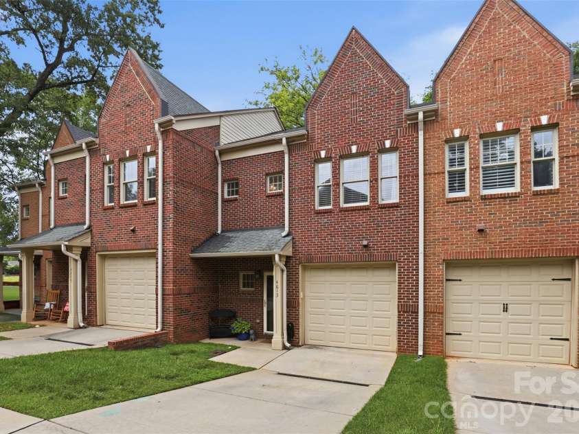 4613 Dabney Vigor Drive, Charlotte, NC 28209.  MLS# CAR4386570, YatesRealty ID 38001. 