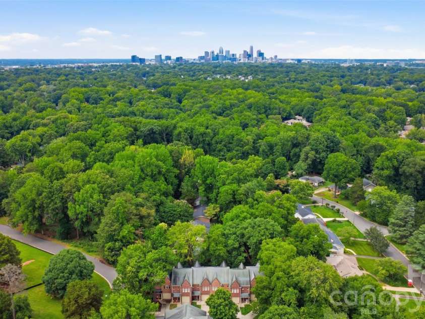 4613 Dabney Vigor Drive, Charlotte, NC 28209.  MLS# CAR4386570, YatesRealty ID 38001. 