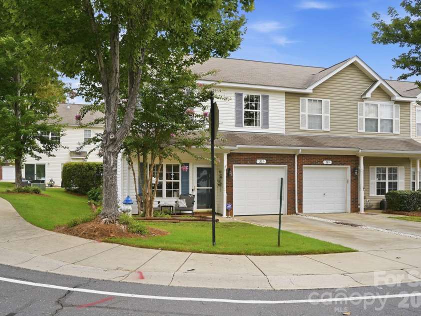 203 Tail Race Lane, Fort Mill, SC 29715.  MLS# CAR4402289, YatesRealty ID 38003. Corner lot-End unit