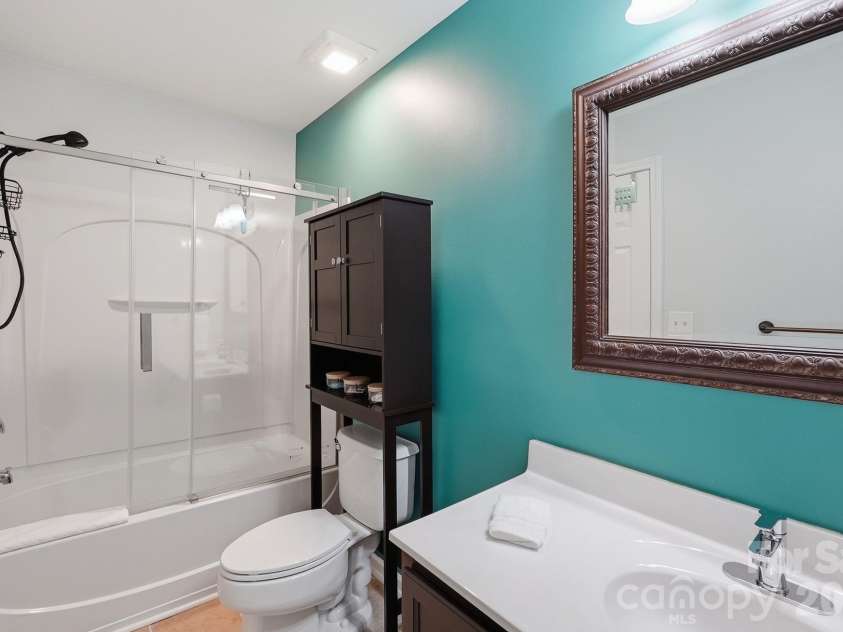 203 Tail Race Lane, Fort Mill, SC 29715.  MLS# CAR4402289, YatesRealty ID 38003. Full Bathroom #2