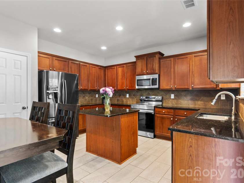 6600 Hermsley Road, Charlotte, NC 28278.  MLS# CAR4404329, YatesRealty ID 38004. 