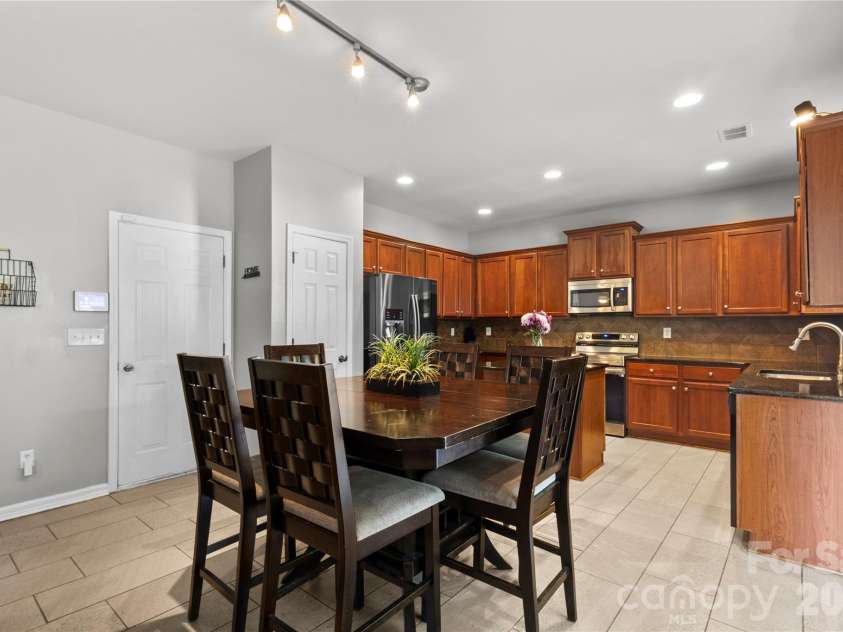 6600 Hermsley Road, Charlotte, NC 28278.  MLS# CAR4404329, YatesRealty ID 38004. 