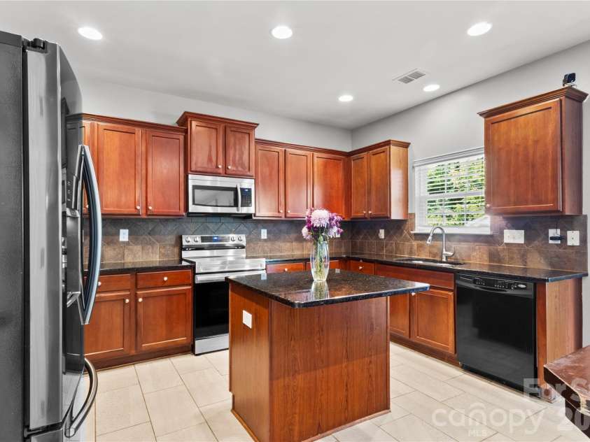 6600 Hermsley Road, Charlotte, NC 28278.  MLS# CAR4404329, YatesRealty ID 38004. 