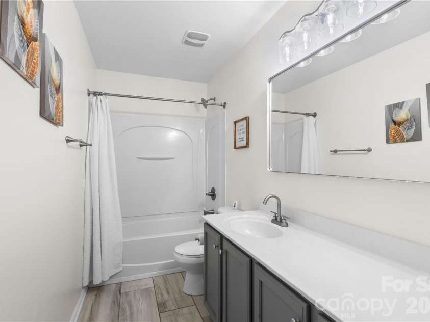6600 Hermsley Road, Charlotte, NC 28278.  MLS# CAR4404329, YatesRealty ID 38004. 