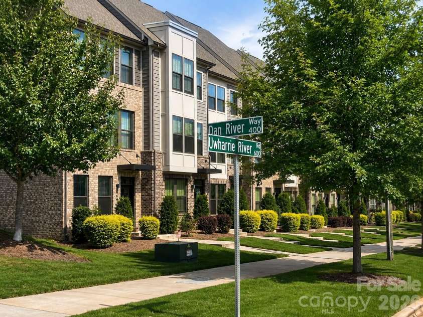 658 Uwharrie River Road, Charlotte, NC 28211.  MLS# CAR4404339, YatesRealty ID 38009. 
