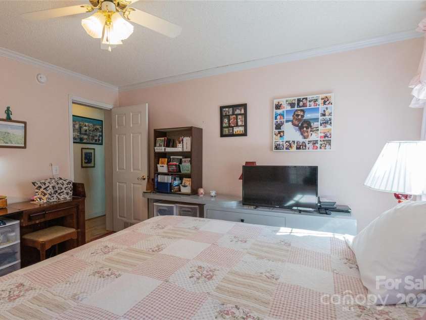 120 Powderhorn Drive, Burnsville, NC 28714.  MLS# CAR4258833, YatesRealty ID 3801. 