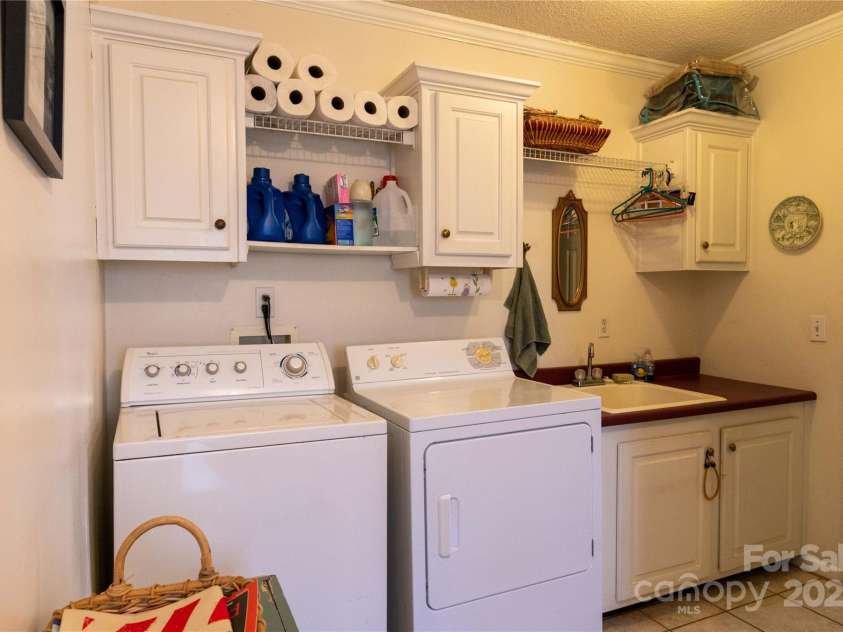 120 Powderhorn Drive, Burnsville, NC 28714.  MLS# CAR4258833, YatesRealty ID 3801. 