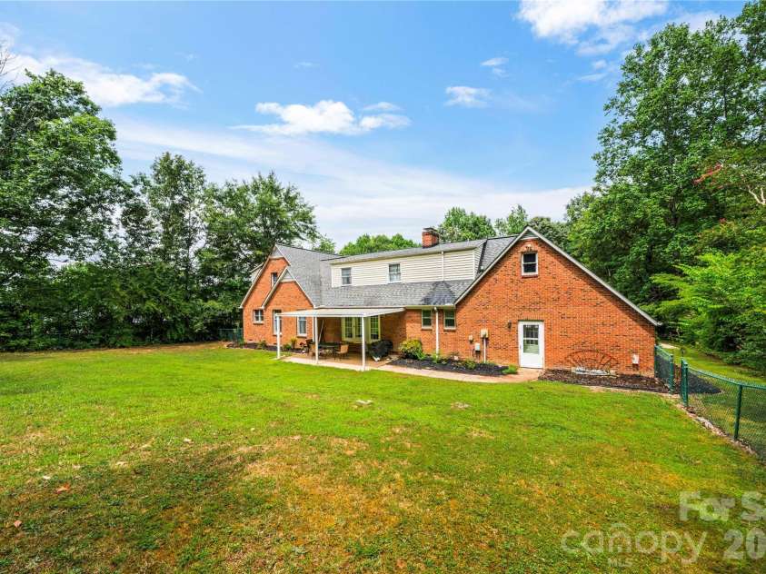 110 Jason Drive, Kings Mountain, NC 28086.  MLS# CAR4403238, YatesRealty ID 38011. 