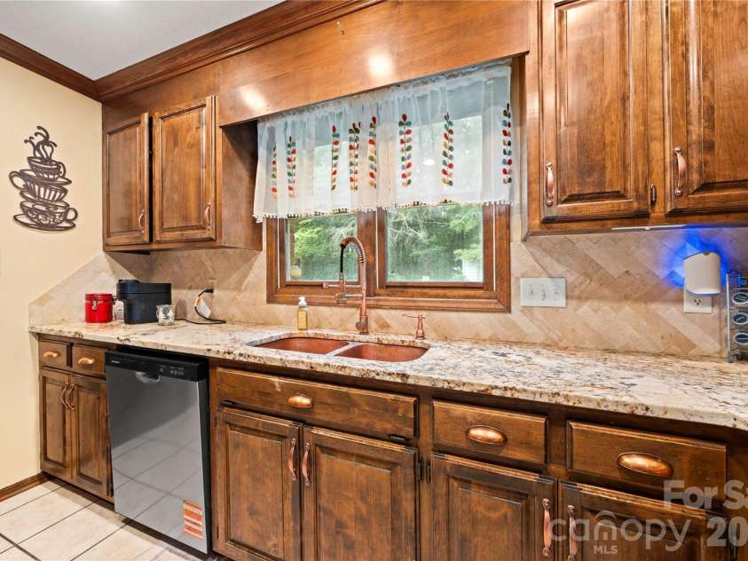 110 Jason Drive, Kings Mountain, NC 28086.  MLS# CAR4403238, YatesRealty ID 38011. Kitchen