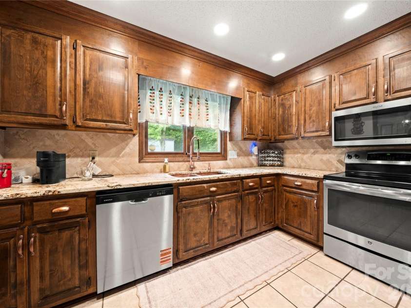 110 Jason Drive, Kings Mountain, NC 28086.  MLS# CAR4403238, YatesRealty ID 38011. Kitchen
