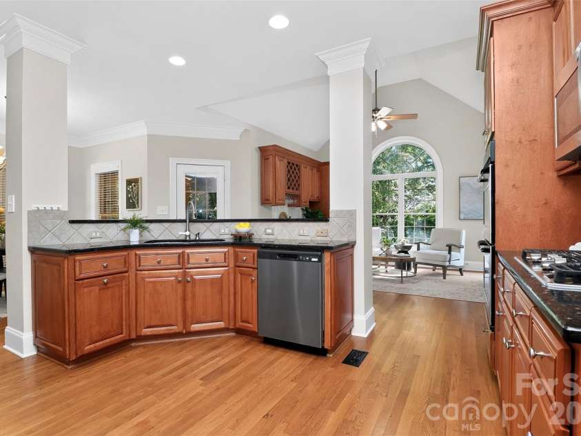 4817 Pimlico Lane, Waxhaw, NC 28173.  MLS# CAR4404456, YatesRealty ID 38013. Kitchen with new dishwasher.