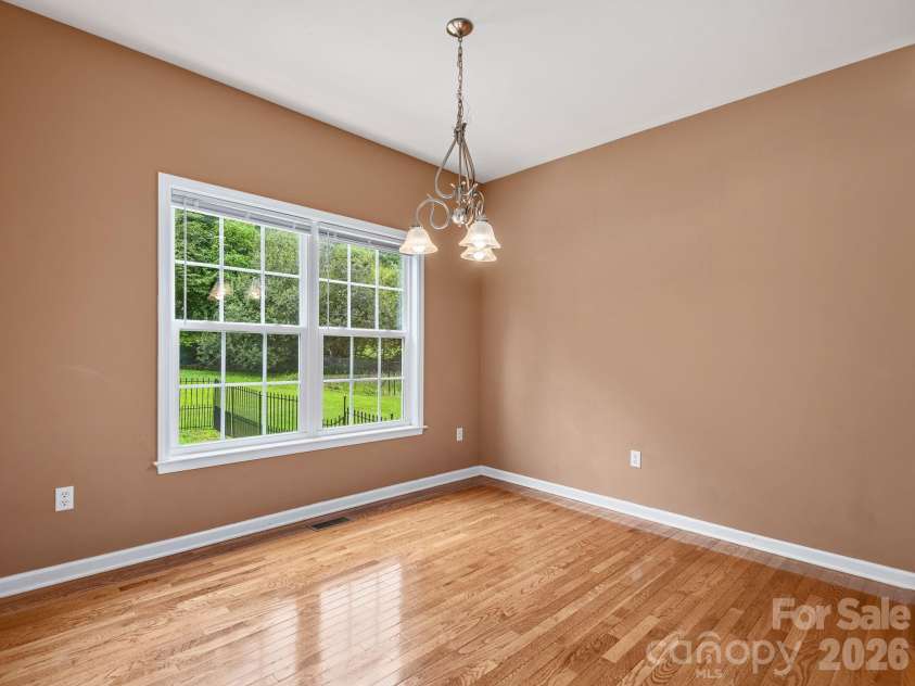509 Shamrock Drive, Asheville, NC 28803.  MLS# CAR4402725, YatesRealty ID 38014. Dining area