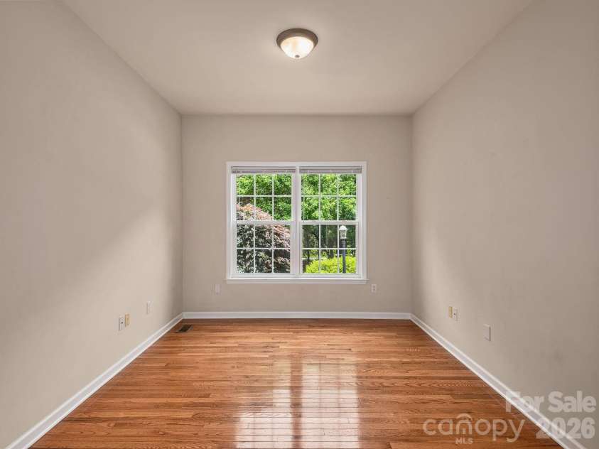 509 Shamrock Drive, Asheville, NC 28803.  MLS# CAR4402725, YatesRealty ID 38014. Office/den/study