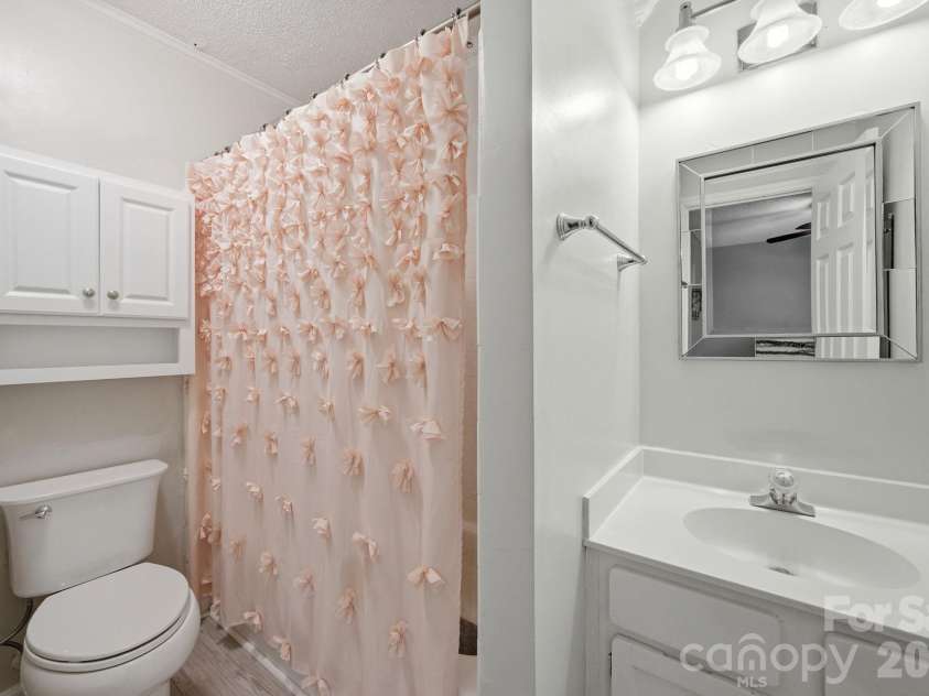 11002 Carmel Crossing Road, Charlotte, NC 28226.  MLS# CAR4404819, YatesRealty ID 38015. Bath 2