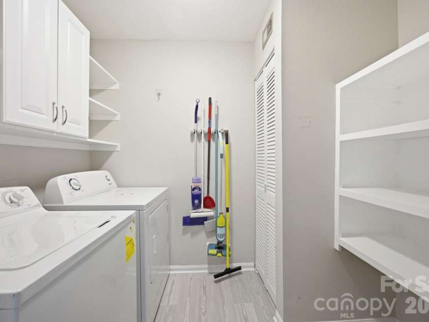 11002 Carmel Crossing Road, Charlotte, NC 28226.  MLS# CAR4404819, YatesRealty ID 38015. Laundry room