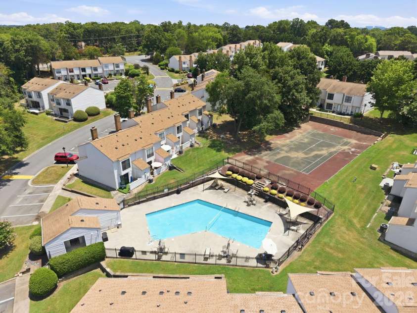 11002 Carmel Crossing Road, Charlotte, NC 28226.  MLS# CAR4404819, YatesRealty ID 38015. Pool