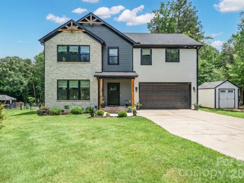 208 Morris Farm Road, Stanley, NC 28164.  MLS# CAR4404271, YatesRealty ID 38016. 