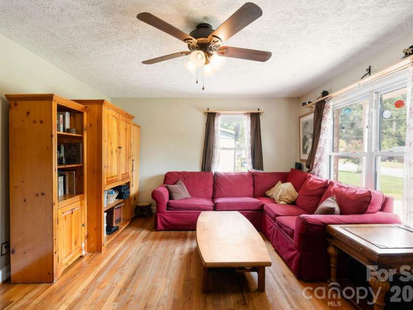 203 Kenwood Drive, Shelby, NC 28150.  MLS# CAR4396962, YatesRealty ID 38017. 