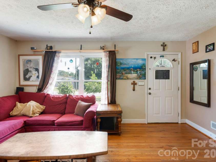 203 Kenwood Drive, Shelby, NC 28150.  MLS# CAR4396962, YatesRealty ID 38017. 