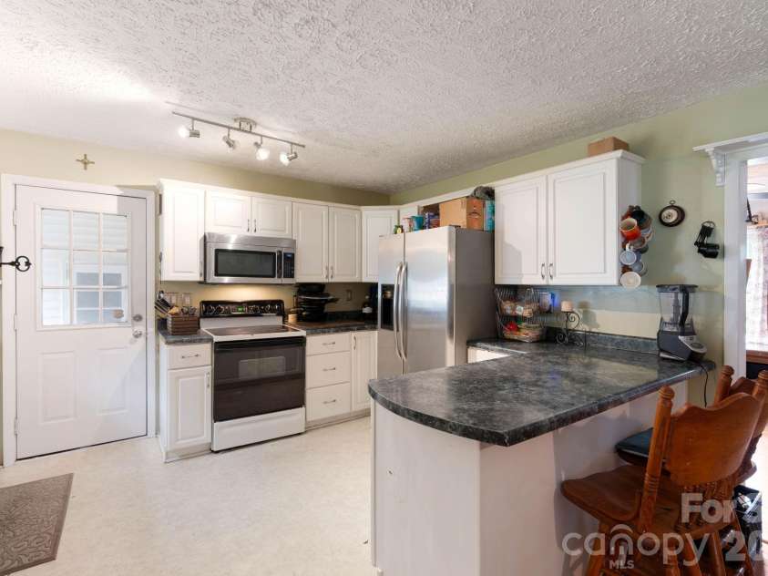 203 Kenwood Drive, Shelby, NC 28150.  MLS# CAR4396962, YatesRealty ID 38017. 