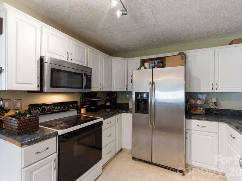 203 Kenwood Drive, Shelby, NC 28150.  MLS# CAR4396962, YatesRealty ID 38017. 
